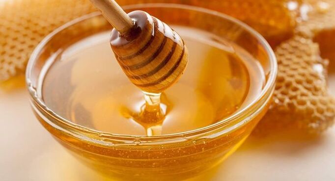 Beneficial for the eyes, honey reduces inflammation and improves the quality of vision